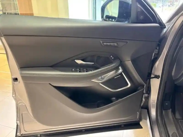 Jaguar E-Pace p270e phev 269ch r-dynamic se — photo 10