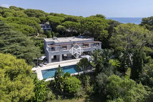 Villa 6 pièces 412 m²