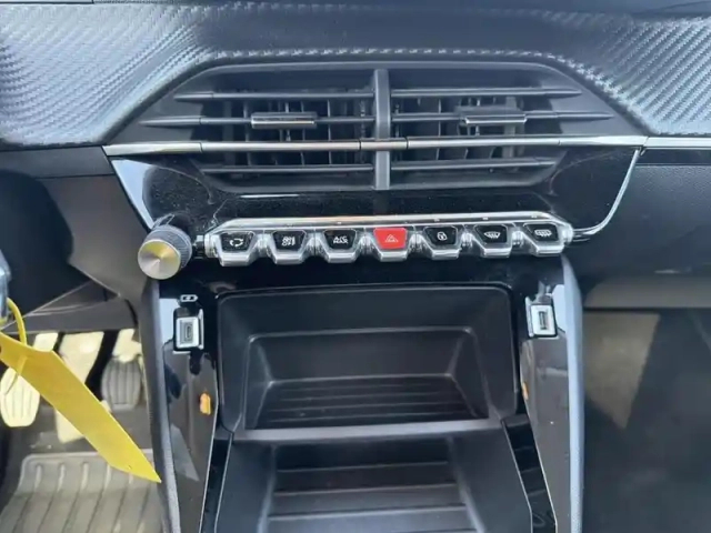 Peugeot 208 puretech 100 s&amp;s bvm6 style — photo 22