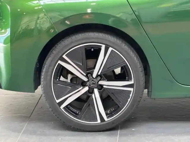 Peugeot 308 1.2 130 gt eat8 / gps / caméra — photo 11