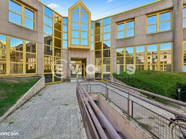 Local bureaux 147 m²