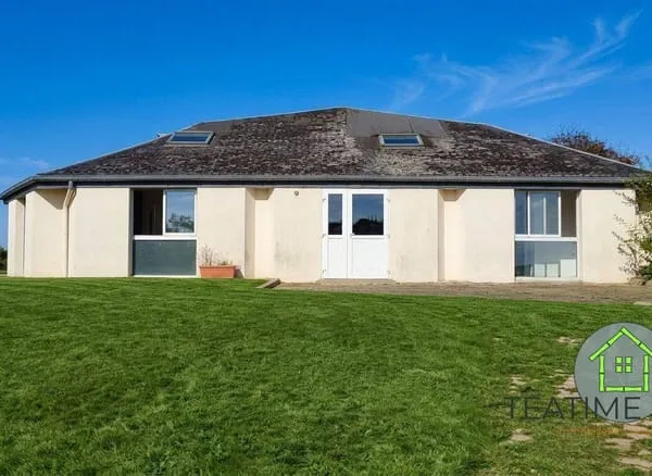 Maison de plain-pied 7 pièces 220 m²