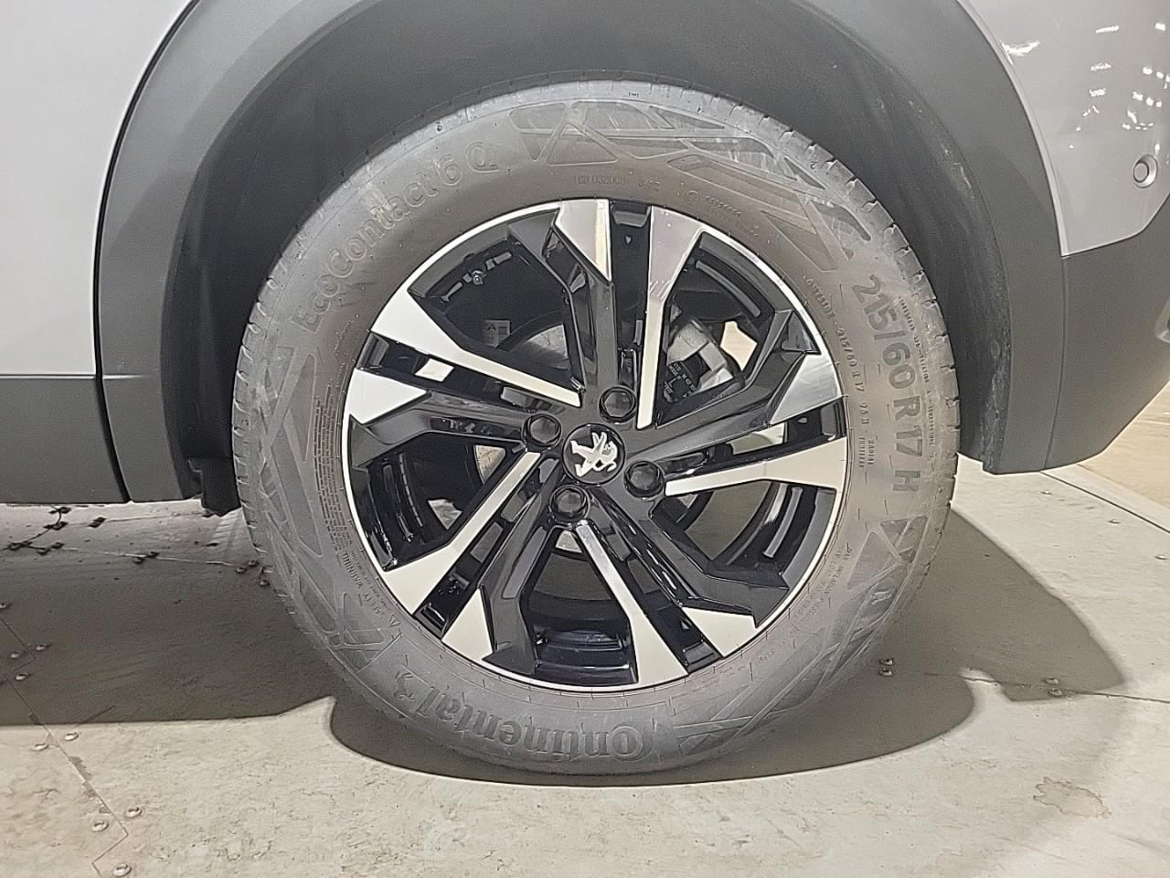 Peugeot 2008 puretech 130 s&s eat8 gt — photo 16