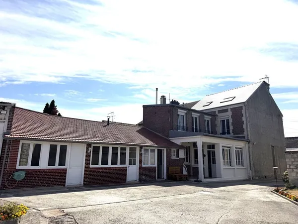 MAISON AVEC DEPENDANCES