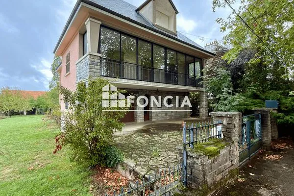 Maison 8 pièces 170 m²