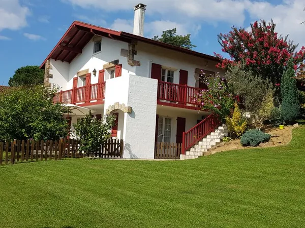 Propriété avec 3 logements indépendants au coeur du pays basque