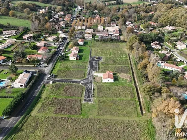 Terrain 906 m²