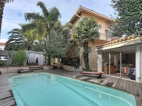 SUPERBE MAISON DE VILLE