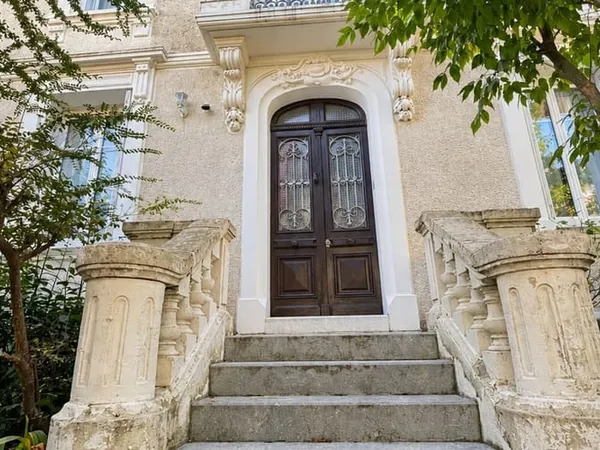 Maison 8 pièces 245 m²