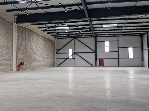 Local d'activité 900 m²