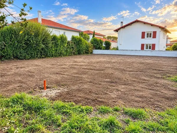 Terrain 711 m²