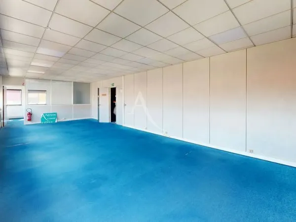 Local commercial CHILLY-MAZARIN 66.51 m²
