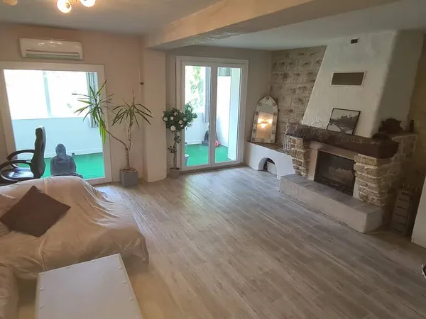 Studio 5 pièces 175 m²
