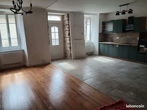 Particulier loue belle maison en pierre totalement restauree avec jardin et grange