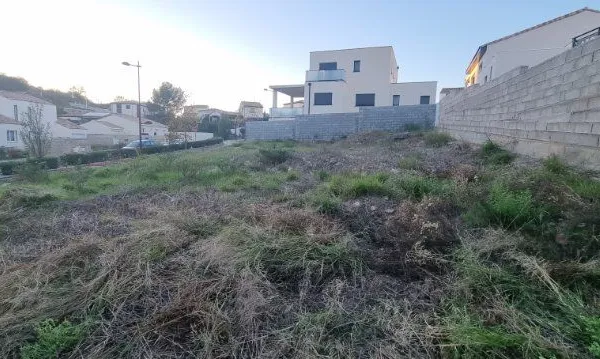 Terrain en individuel 596 m²