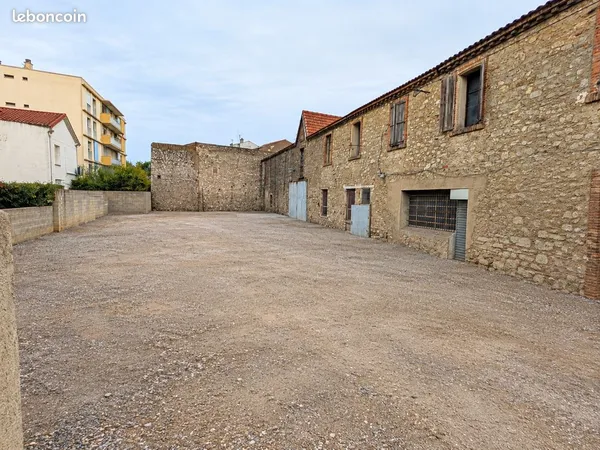Local garage 300m2 + terrain 500m2 en supplément accès facile