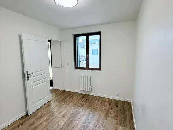 T2 - 29m2 rénové à Massy - Faibles charges - 145 000