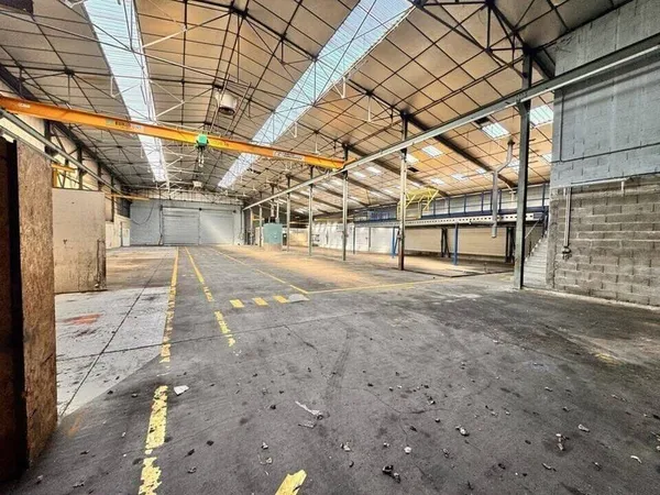 Local d'activité 2325 m²