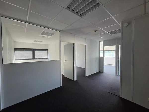 Bureau 150 m²