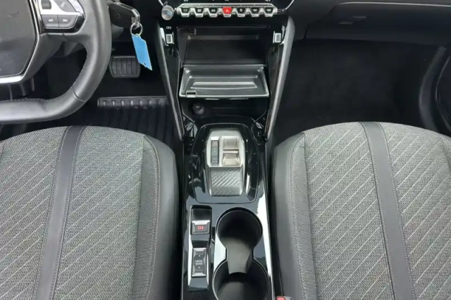Peugeot 208 hybrid 100 e-dcs6 — photo 20