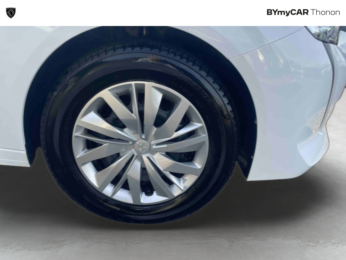 Peugeot 208 PURETECH 75 S&amp;S BVM5 — photo 17