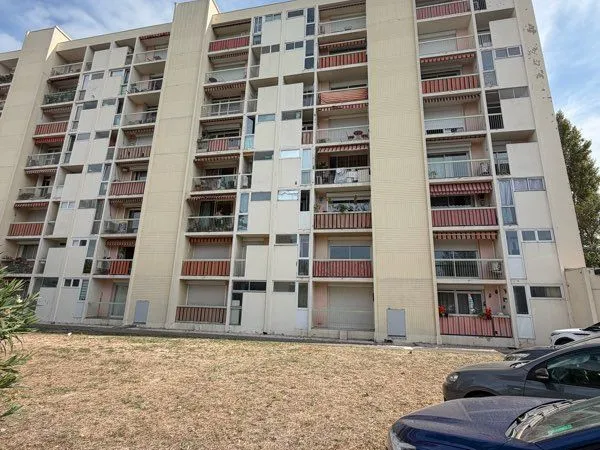 Marignane T4 residence fermee et parking privatif a vendre