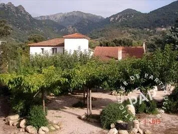 Maison 6 pièces 700 m²