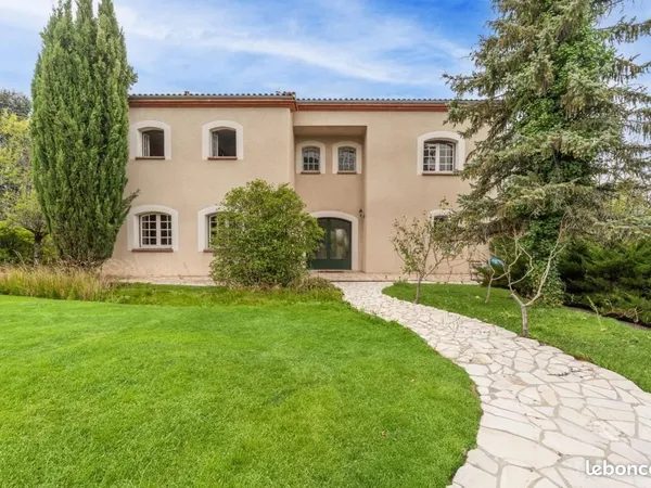 Maison 7 pièces 280 m²