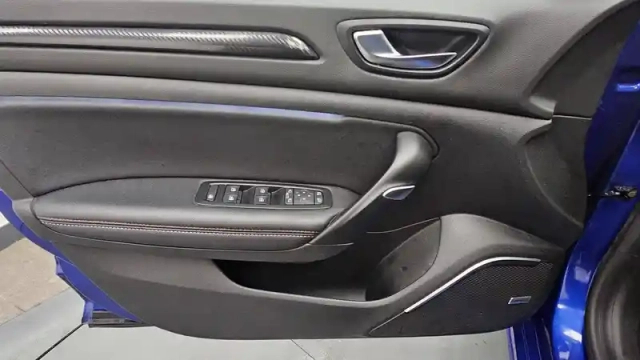 Renault Megane mégane iv berline e-tech plug-in hybride 160 — photo 28