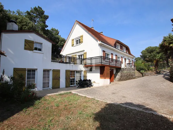 Maison 13 pièces 281 m²