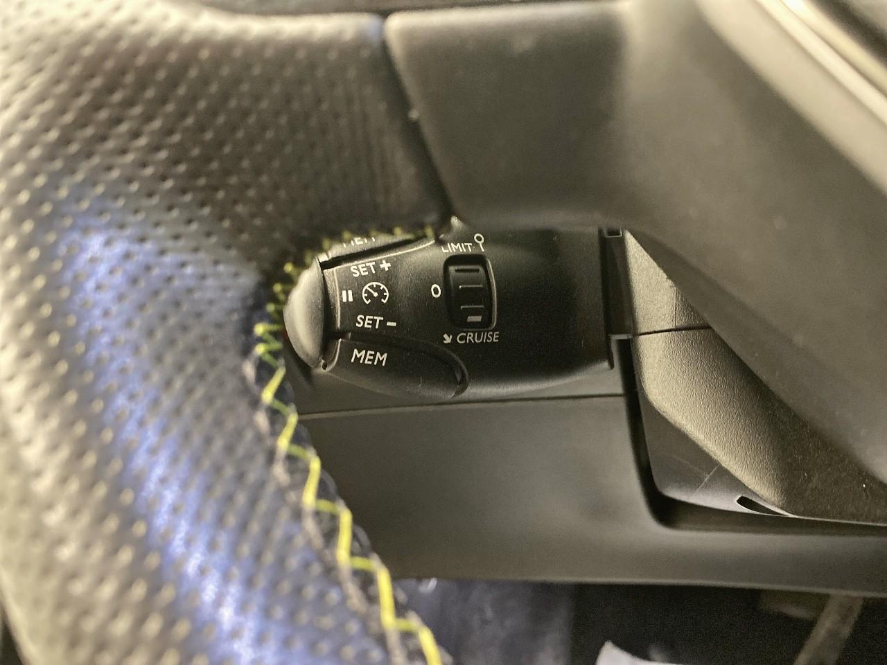 Peugeot 2008 puretech 130 s&s eat8 gt line — photo 18