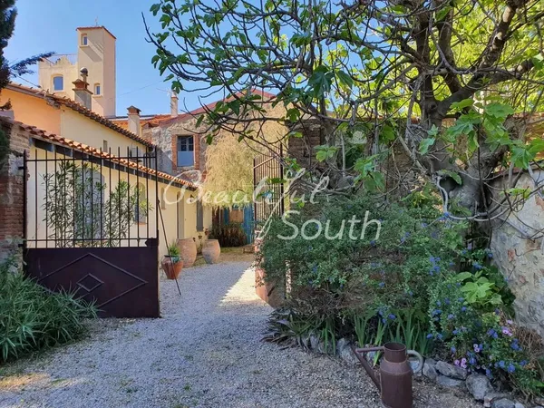 Hôtel 32 pièces 956 m²