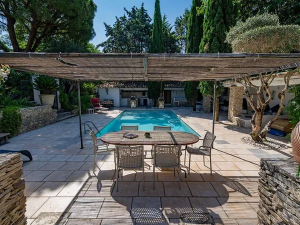 Villa 5 pièces 254 m²