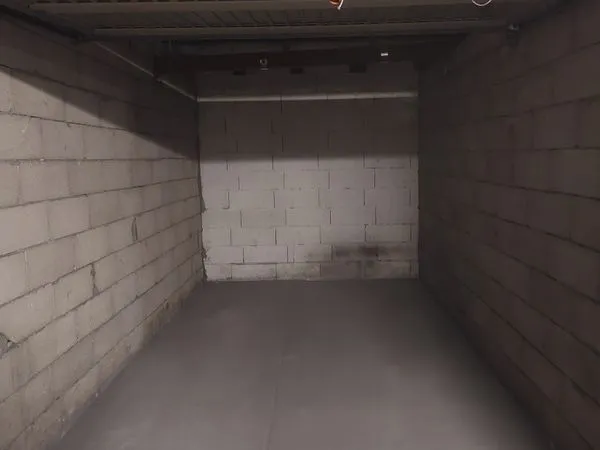 Location BOX voiture ou 2 roues à Boulogne-Billancourt avec borne de recharge électrique ZEPLUG