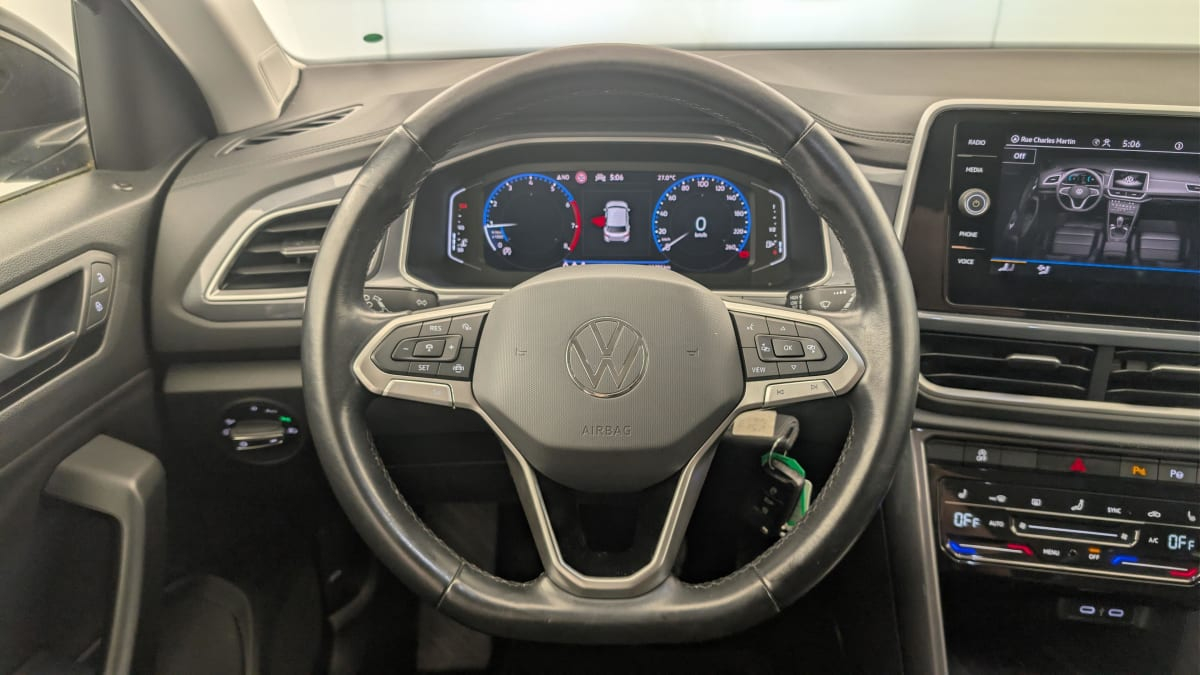 Volkswagen T-Roc — photo 14
