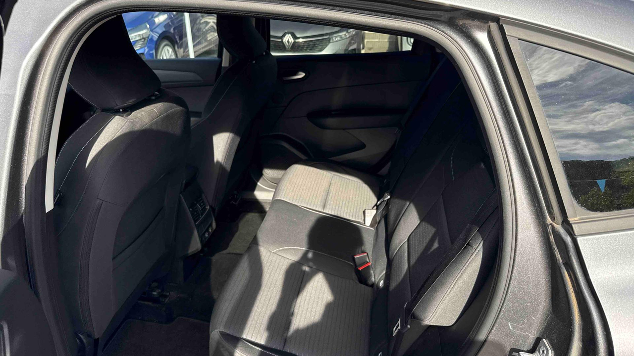 Renault Arkana E-Tech hybride 145 - 22 — photo 12