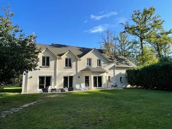 Maison 9 pièces 300 m²