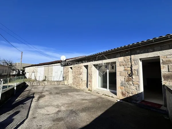 Maison de 75m² habitable avec 242 m² de dépendance à VERNOUX EN VIVARAIS