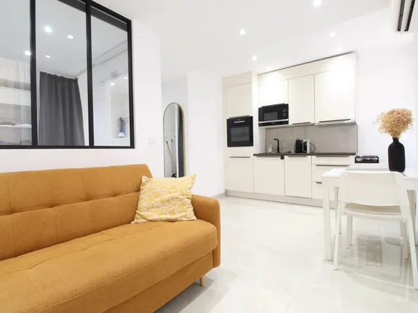 Studio optimisé en 2 pièces de 27 m² entièrement rénové
