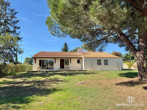 Maison 6 pièces - 140 m² - Centre ville de La Garnache