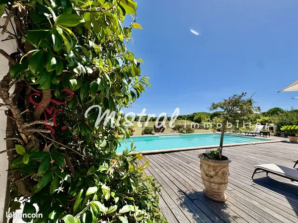 Mas 20 pièces 452 m²