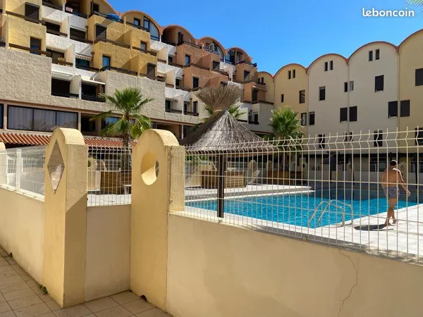 Port Gruissan piscine climatisé terrasse