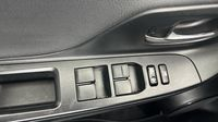 Toyota Yaris 69 VVT-i Dynamic 5p — photo 31