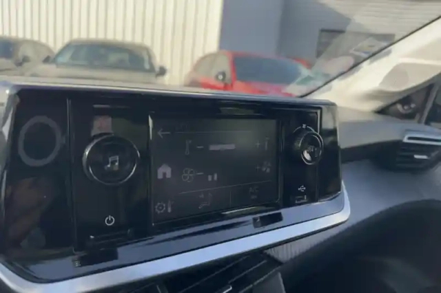 Peugeot 208 puretech 75 s&amp;s bvm5 — photo 12