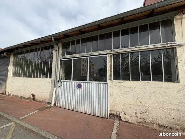 Garage/box 110 m² Montrond Les Bains