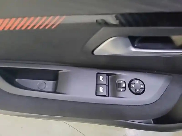 Peugeot 208 electrique 50 kwh 136ch — photo 31