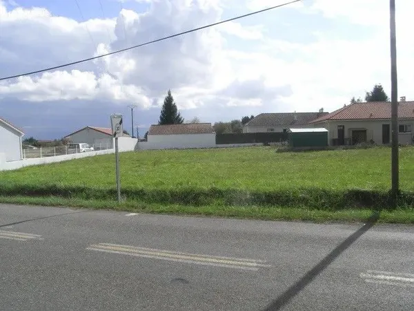 Terrain 1084 m² à bâtir - Lagarde (65)