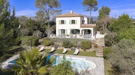 Villa 6 pièces 200 m²