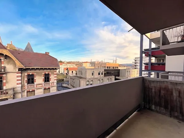 F3 avec ascenseur, balcon et stationnement couvert