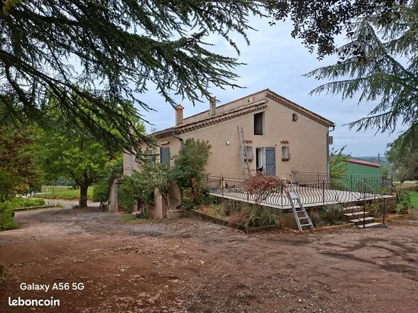 Appartement T4 dans une maison de campagne à Flassans sur Issole